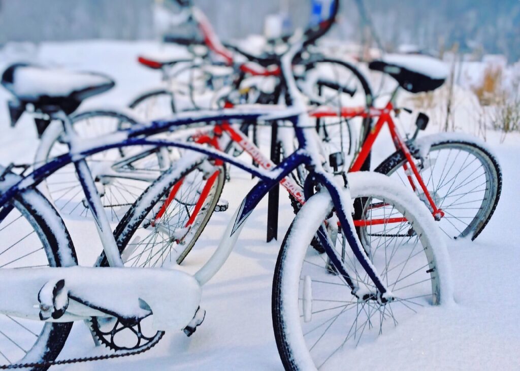 Fahrräder Schnee Winter